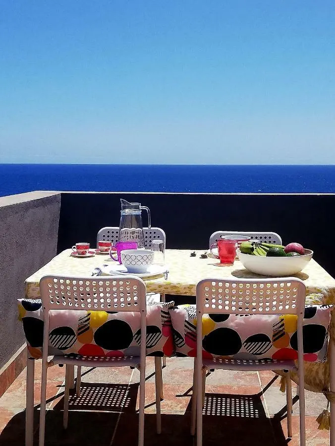 Apartamento La Caleta Isla de El Hierro terrace with incredible views