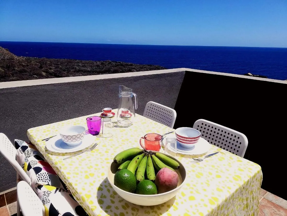 Apartamento La Caleta Isla de El Hierro terrace with incredible views  La Caleta (El Hierro)