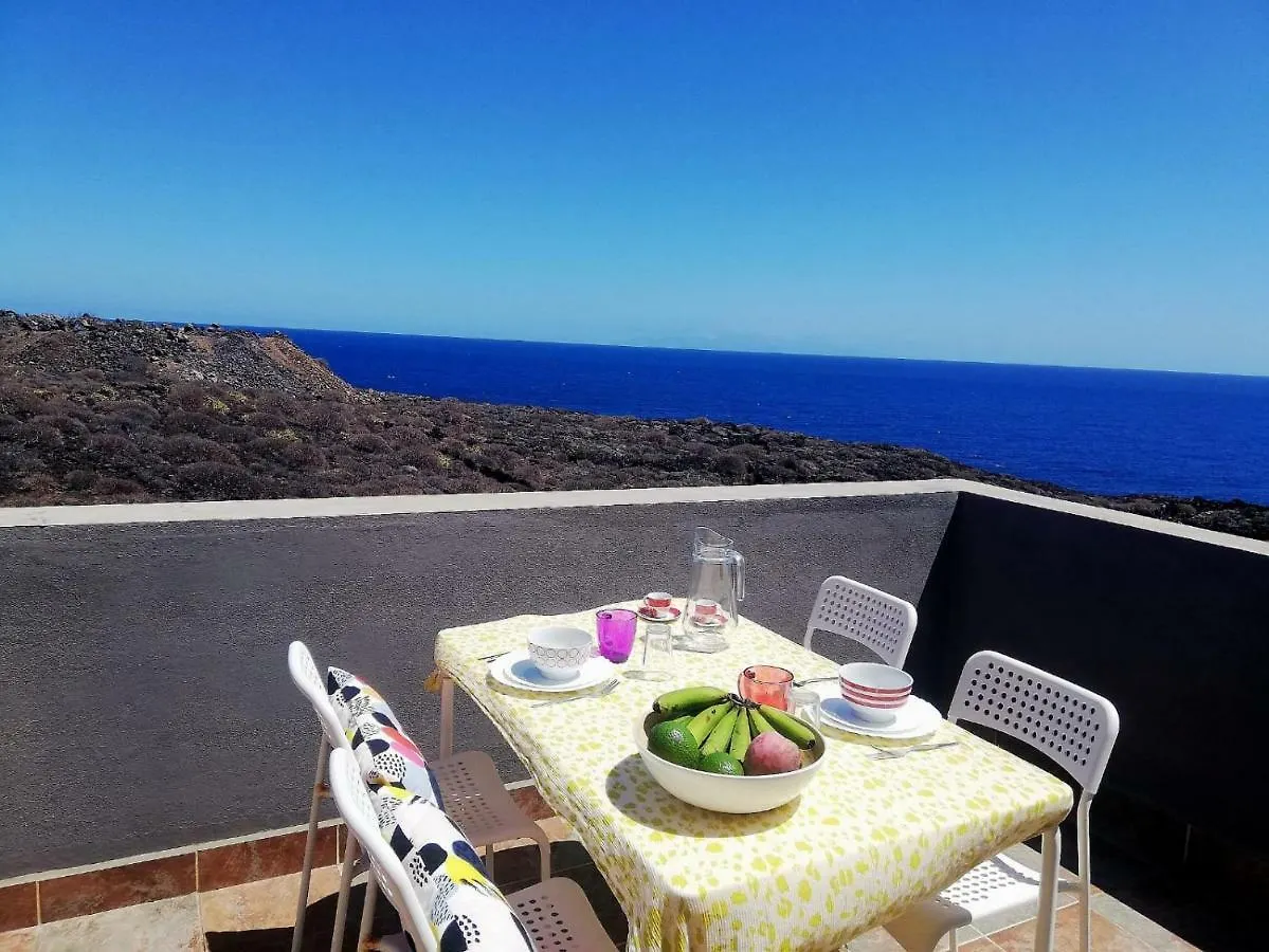 Apartamento La Caleta Isla de El Hierro terrace with incredible views España