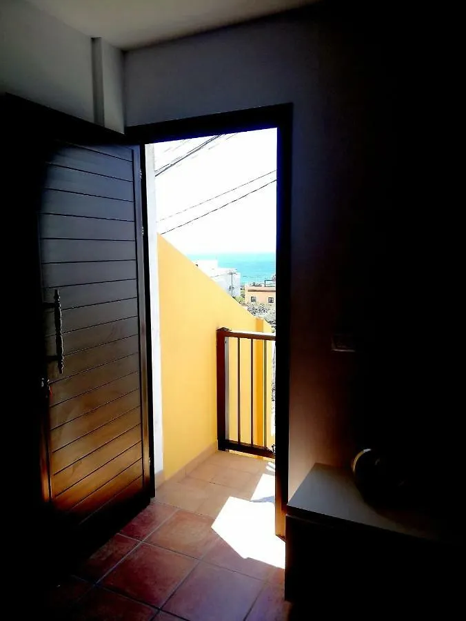 Apartamento La Caleta Isla de El Hierro terrace with incredible views España